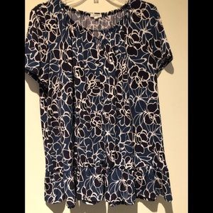 Dressy short sleeve top with textured print